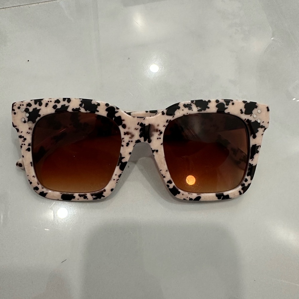 Stylish Black and Cream Sunglasses
